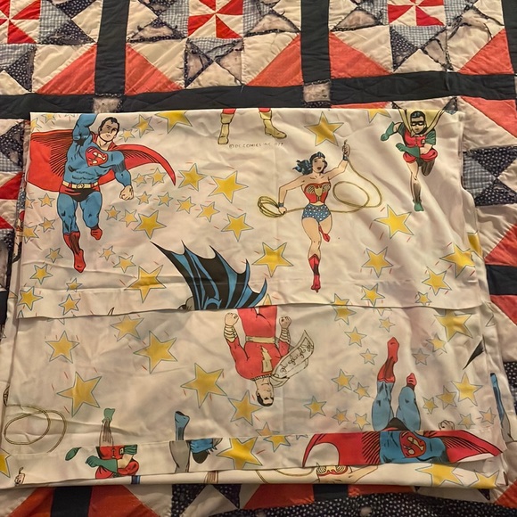 Vintage Wonder Woman DC comics bed sheet - Picture 1 of 5